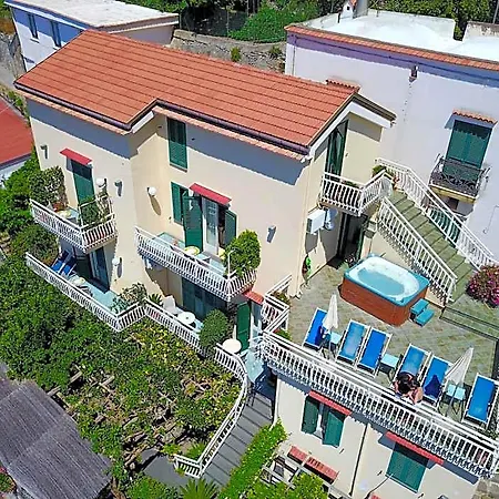 Отель Degli Agrumi 3*